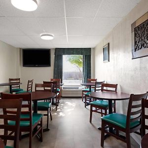 Super 8 By Wyndham Columbus